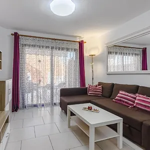 https://playa-las-vistas-royal.in-canary-islands.com